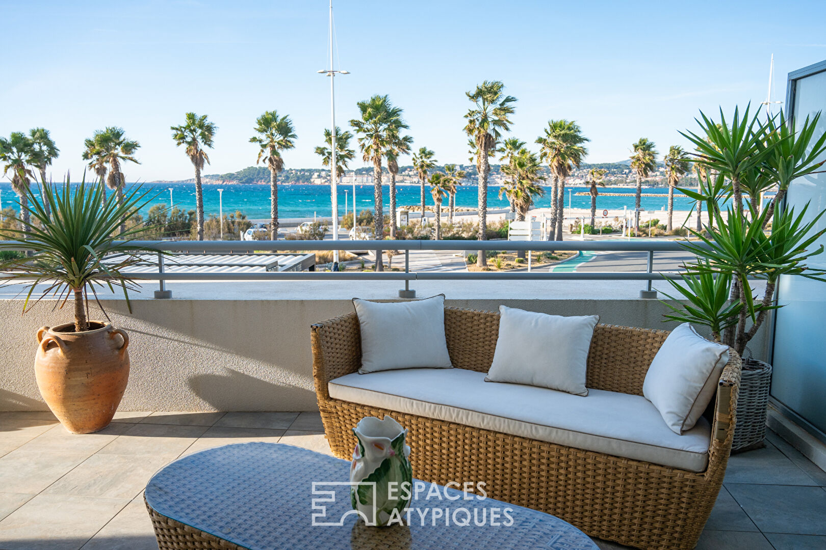 Appartement moderne avec terrasse vue mer