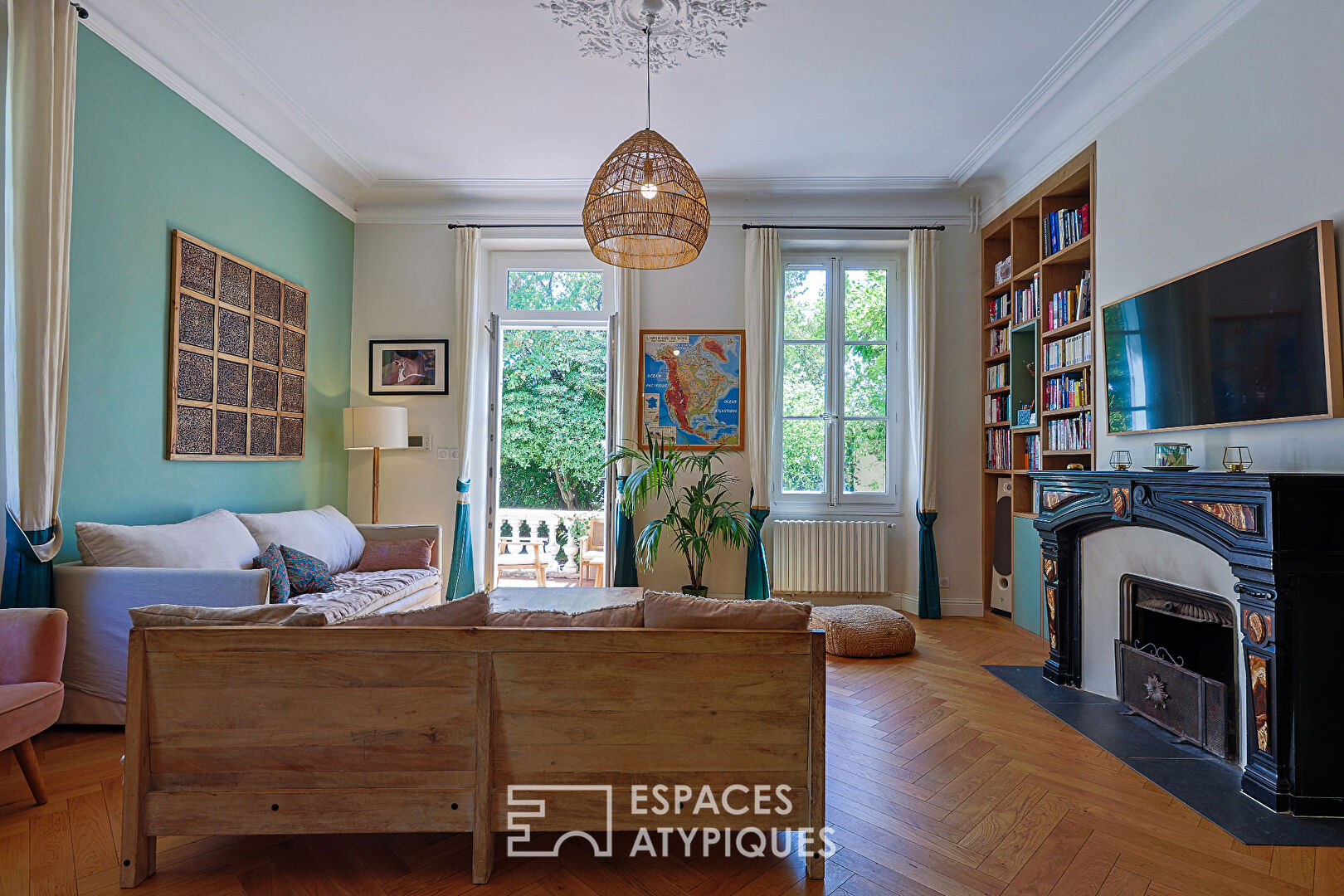 Maison de maître avec jardin et piscine en centre ville