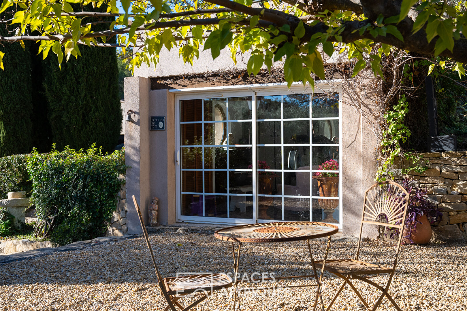 Propriété de caractère avec jardin et dépendances