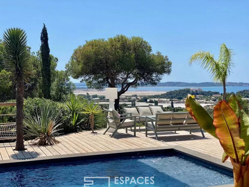 Villa contemporaine aux dimensions XXL avec vue mer à Hyères