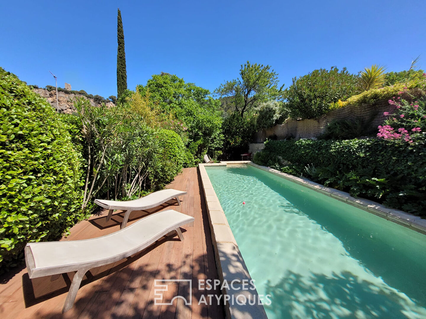 House in the village with outbuilding, garden and swimming pool