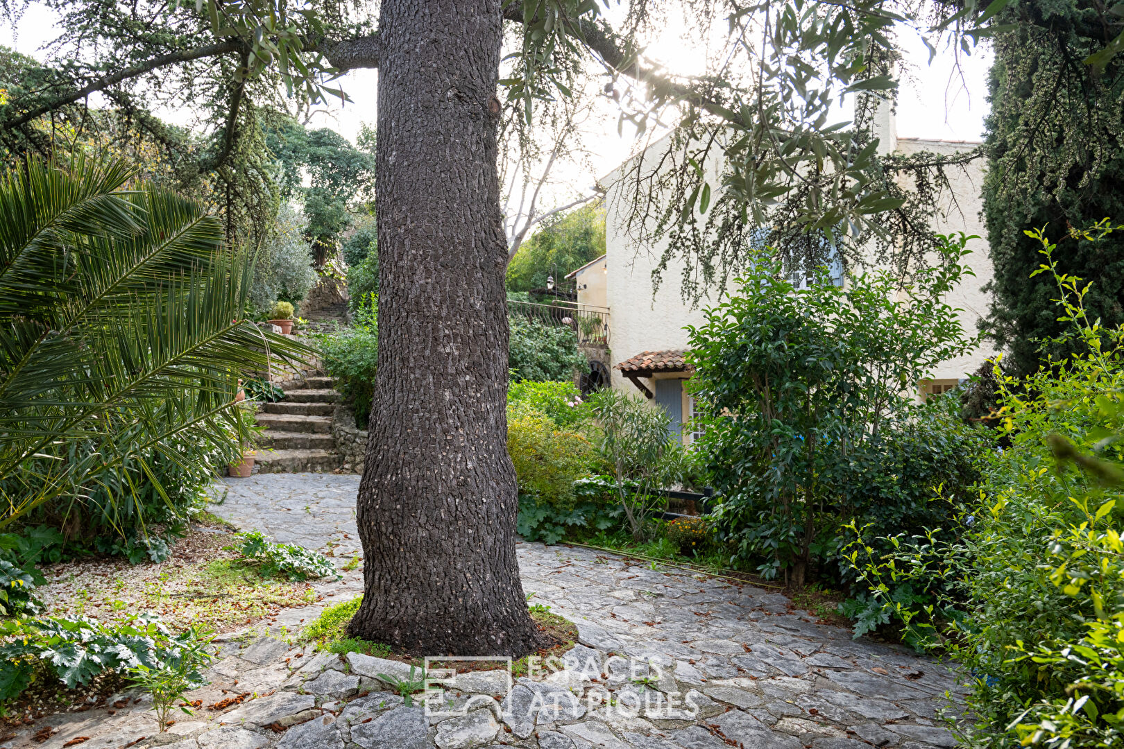 House in the village with outbuilding, garden and swimming pool