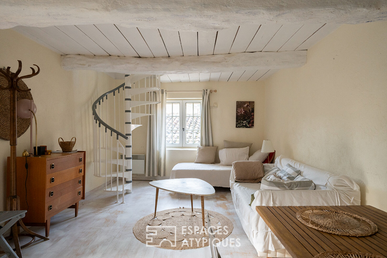 House in the village with outbuilding, garden and swimming pool