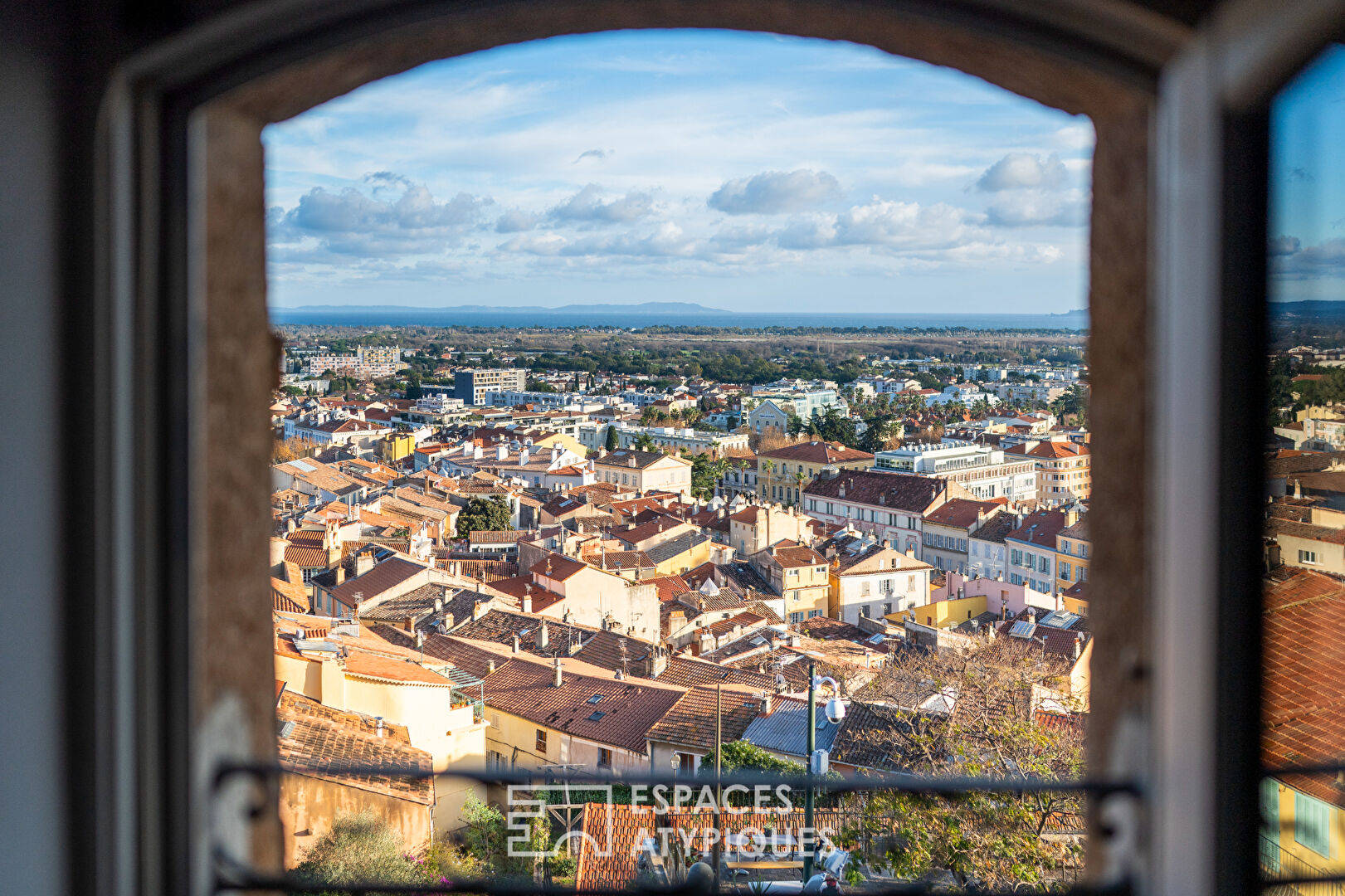 Apartment in the historic center of Hyères with a distant sea view