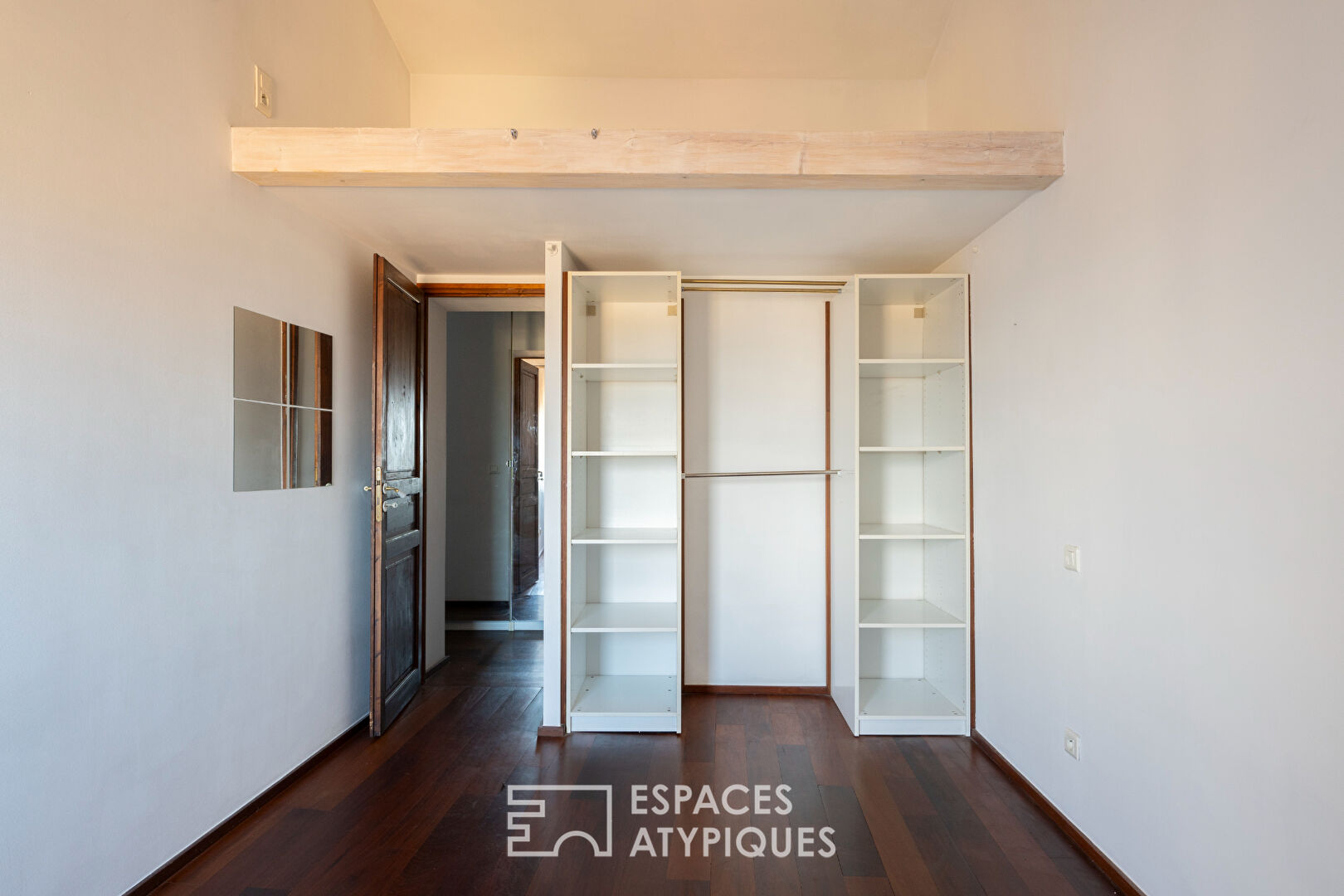 Apartment in the historic center of Hyères with a distant sea view