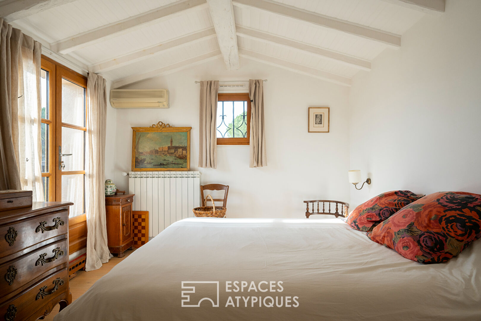 Architect’s house with swimming pool and olive grove between Cotignac and Brignoles