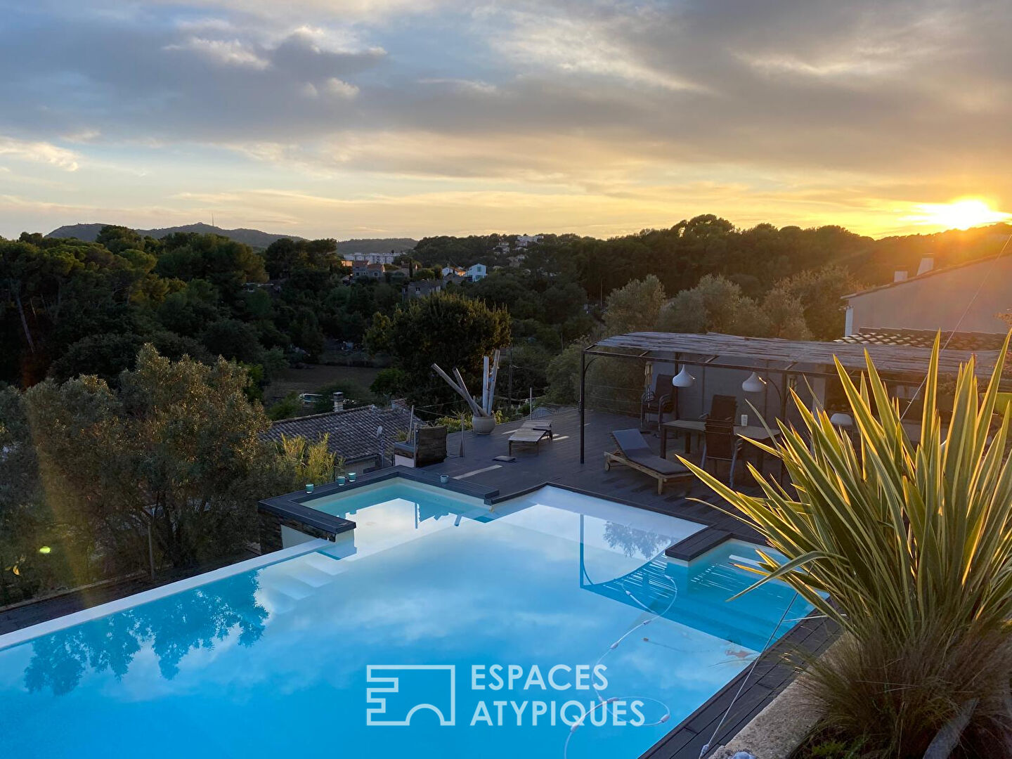 Maison esprit bastide réhabilitée avec piscine