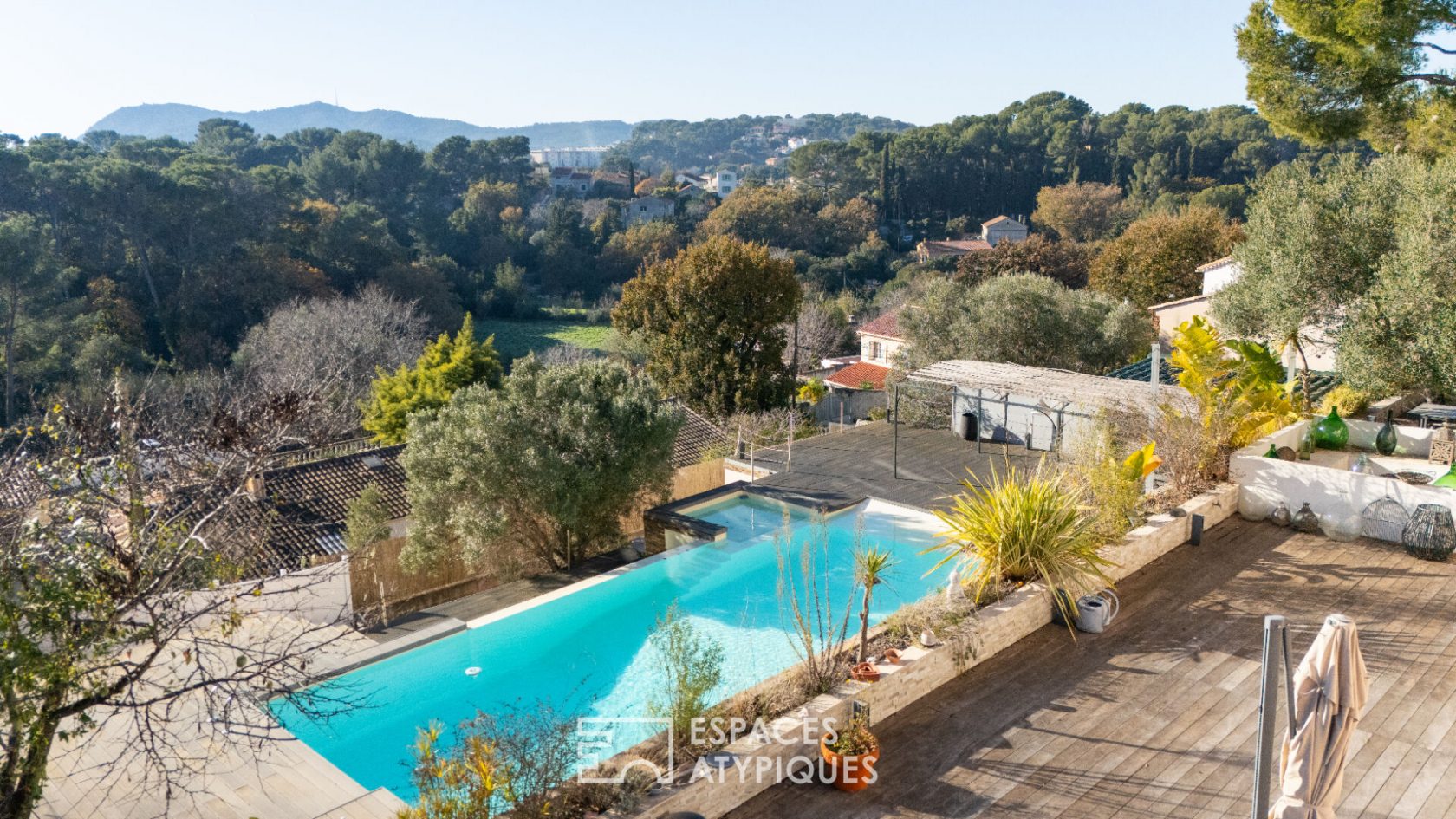 Maison esprit bastide réhabilitée avec piscine