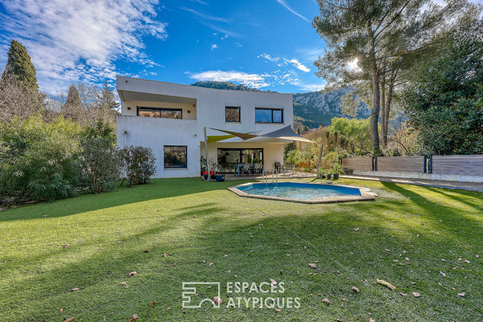 Villa contemporaine avec jardin et piscine à Toulon