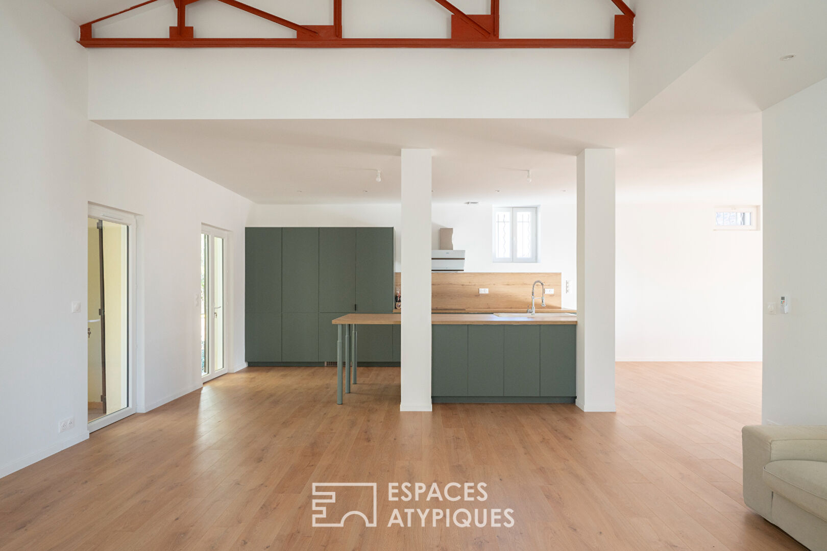 Esprit loft pour ce duplex avec terrasse en dernier étage à Hyères