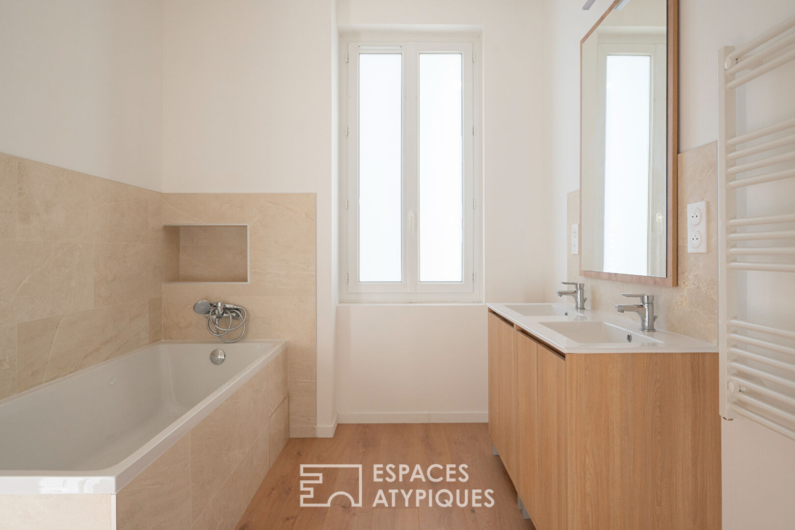 Esprit loft pour ce duplex avec terrasse en dernier étage à Hyères