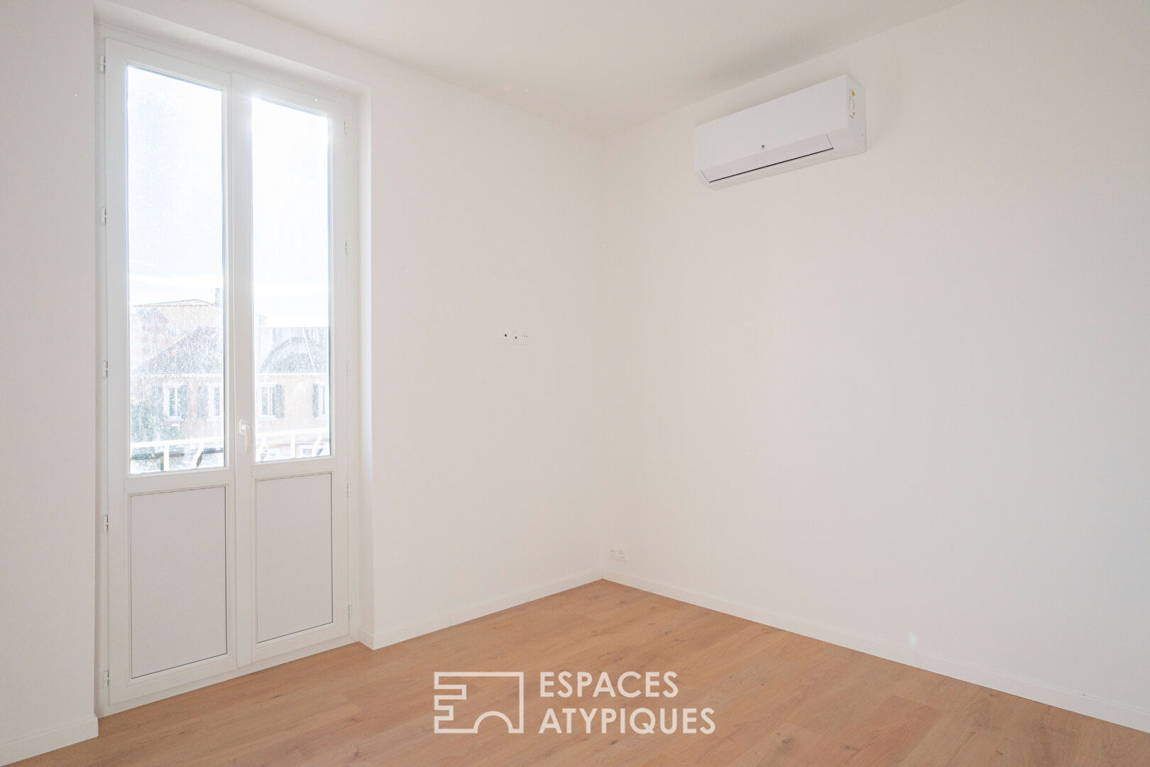 Esprit loft pour ce duplex avec terrasse en dernier étage à Hyères