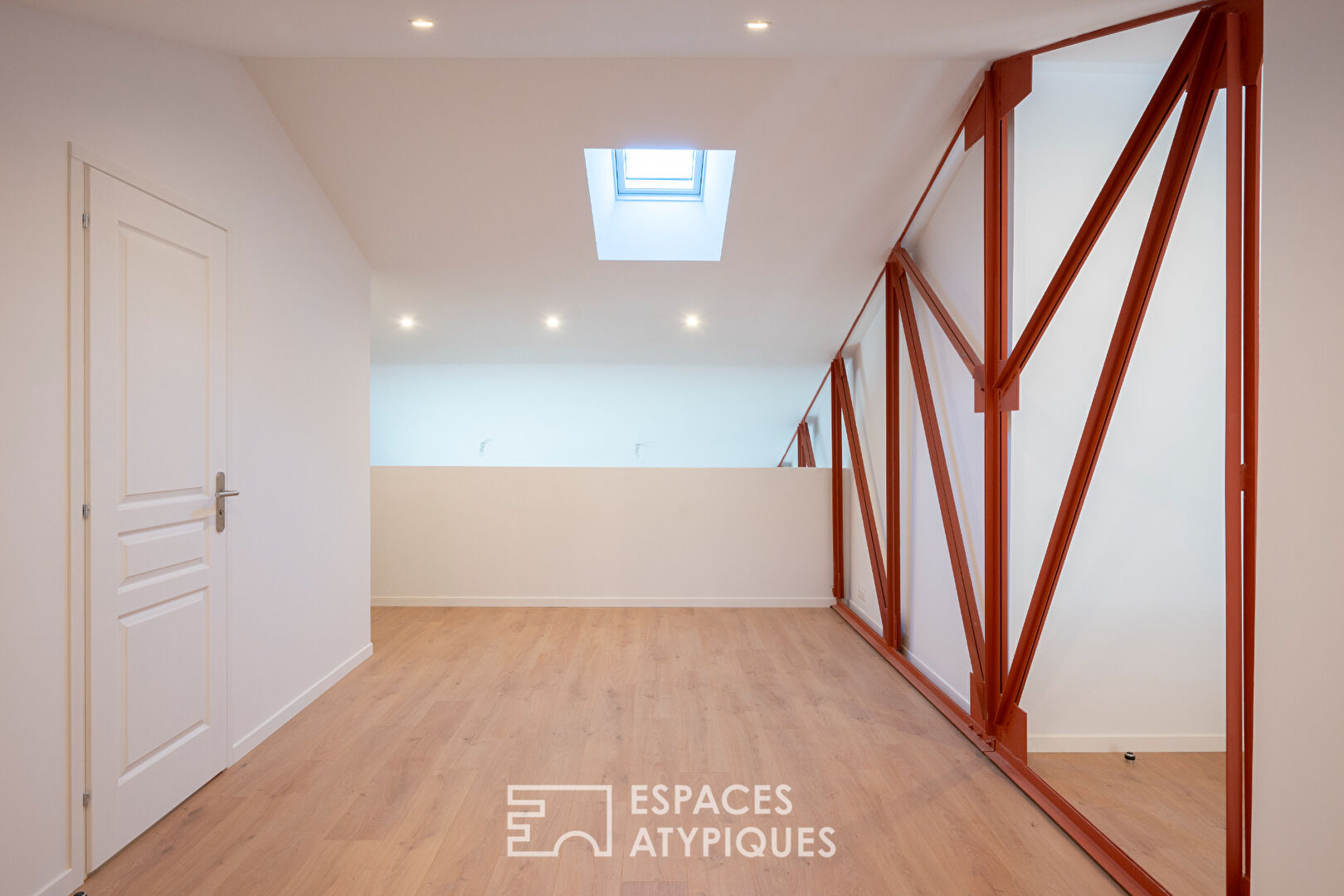 Esprit loft pour ce duplex avec terrasse en dernier étage à Hyères