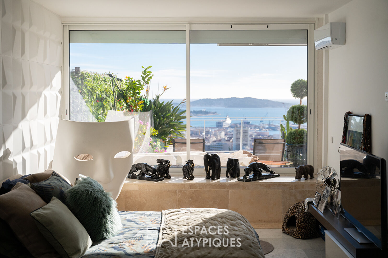 Superb sea view for this exceptional apartment on the heights of Toulon