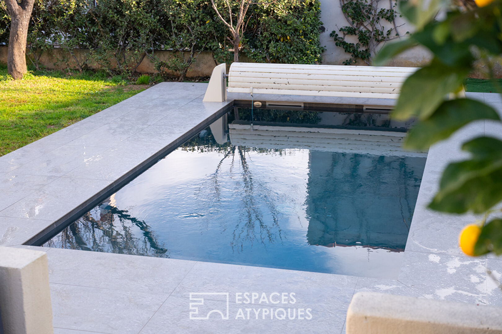 Maison familiale esprit bastide avec jardin et piscine