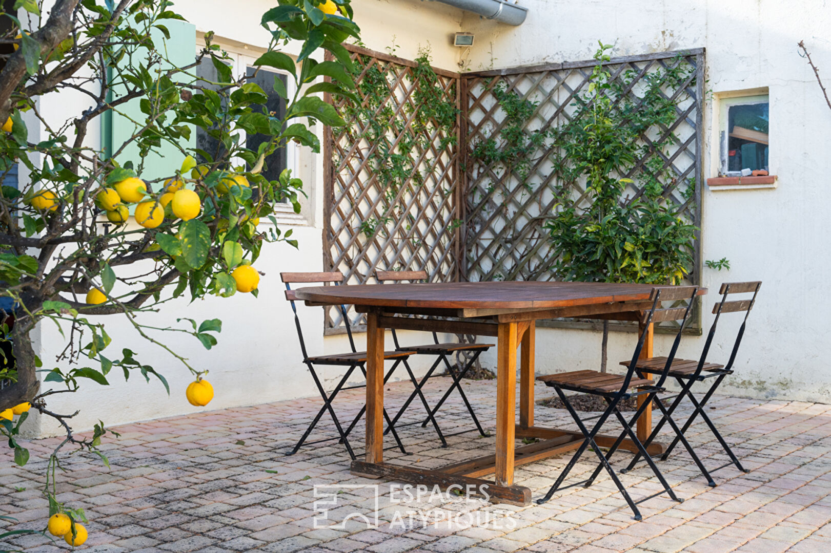 Maison familiale esprit bastide avec jardin et piscine