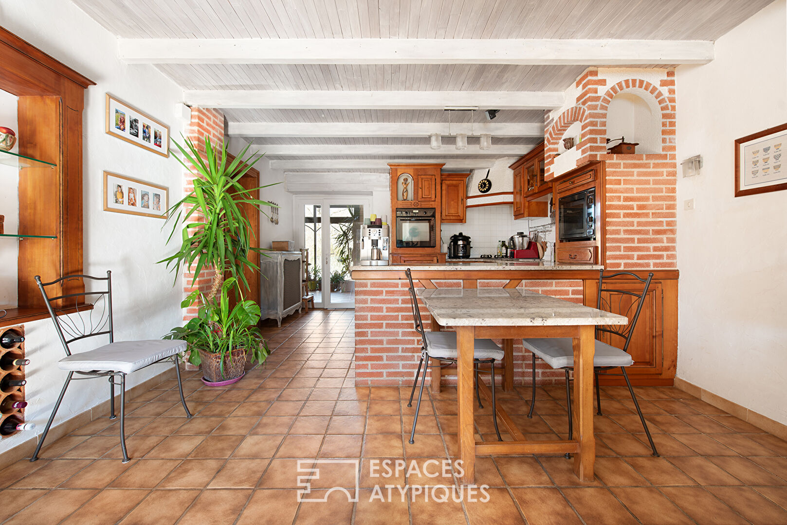 Renovated character house with swimming pool and independent studio in the countryside