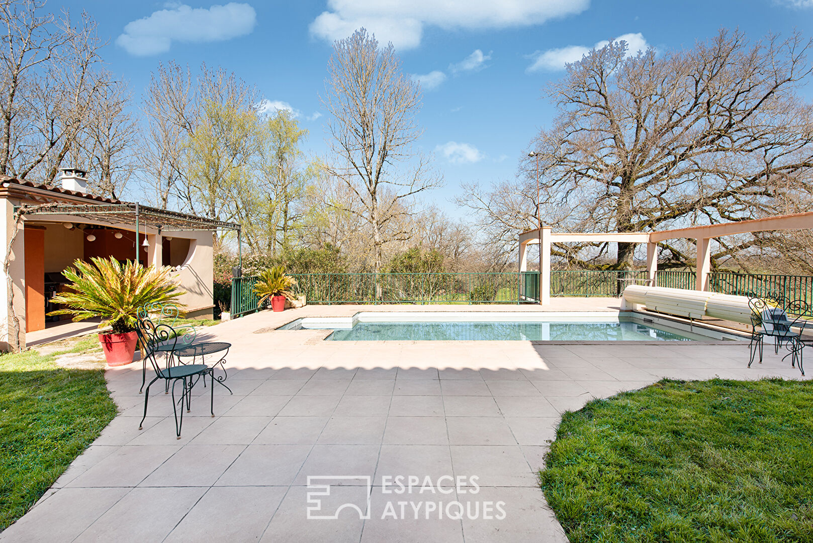 Maison de caractère rénovée avec piscine et studio indépendant en campagne