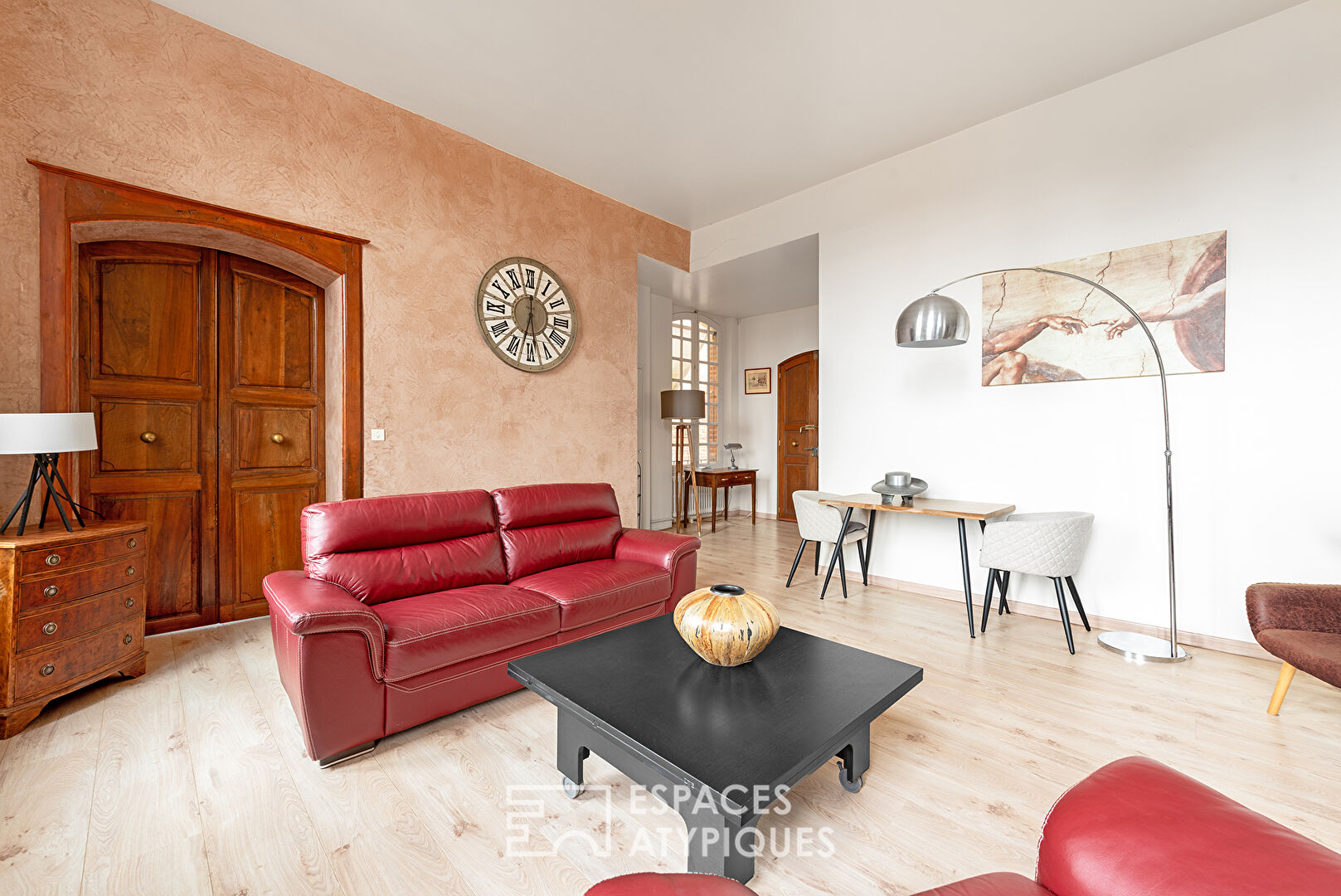 Charming apartment in the heart of the historic district, with a view of the cathedral