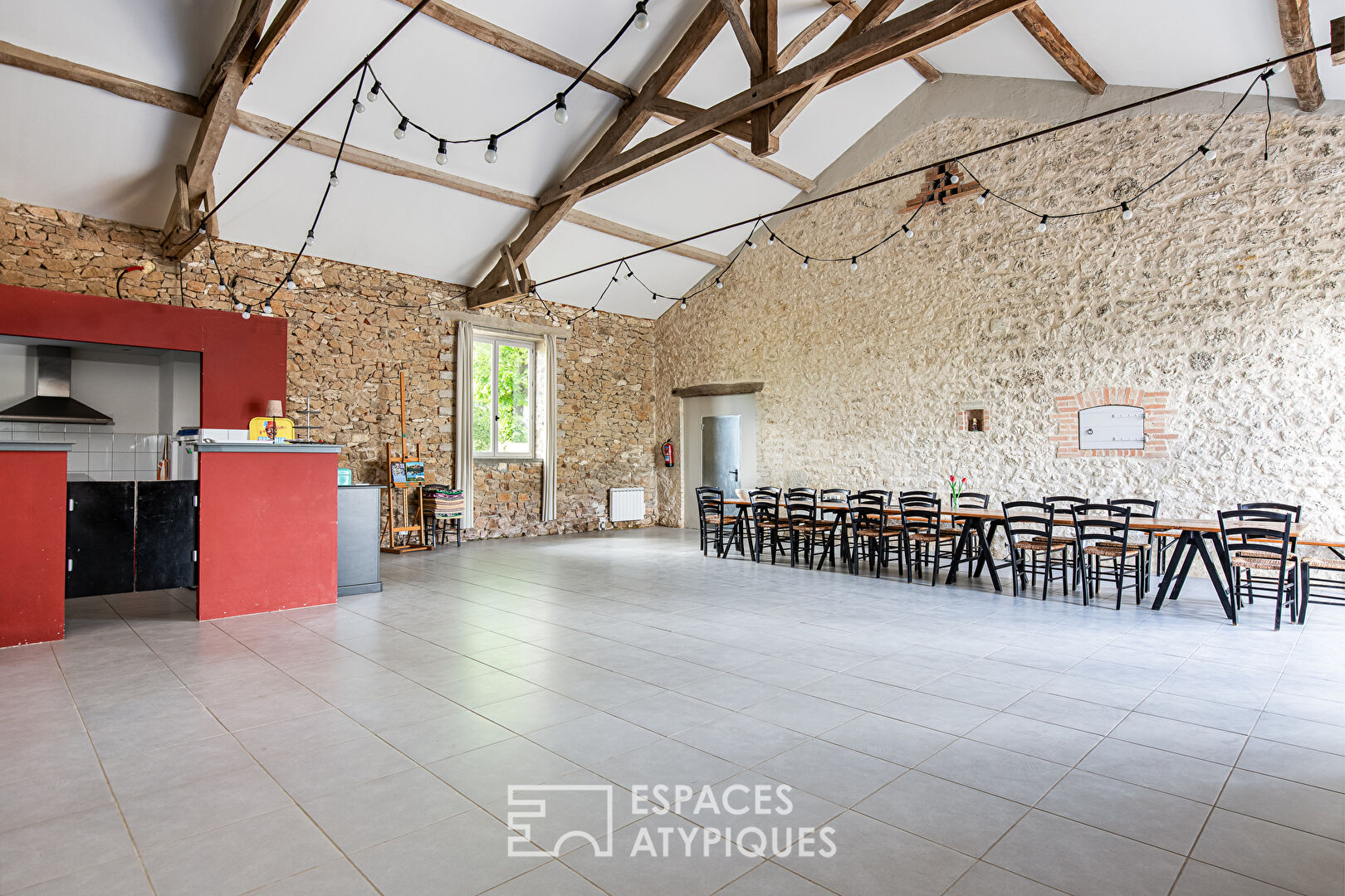Character building with reception room and gîtes in the Gaillac countryside