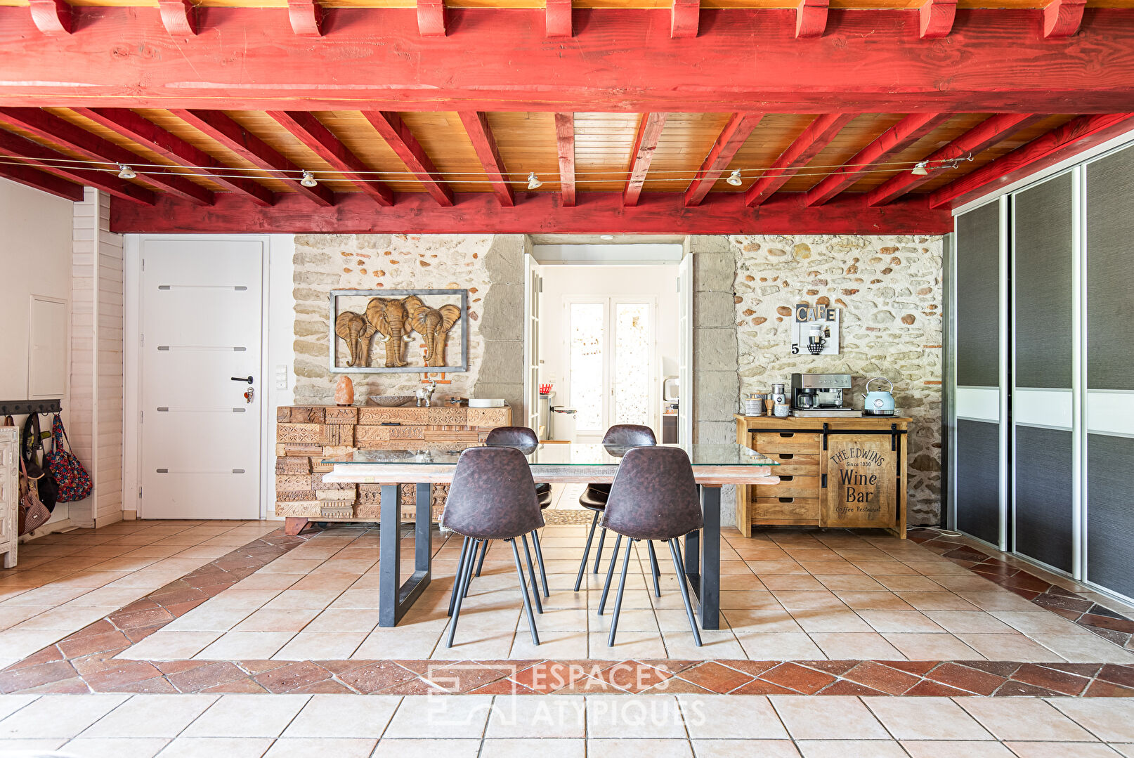 Beau corps de ferme rénové avec jardin