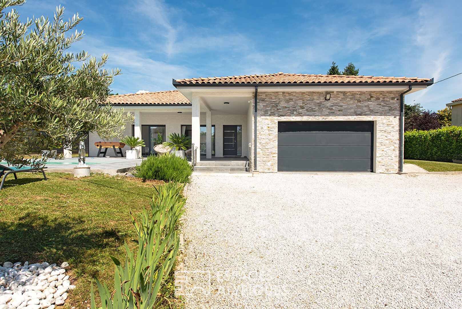 Maison contemporaine avec piscine proche du centre ville