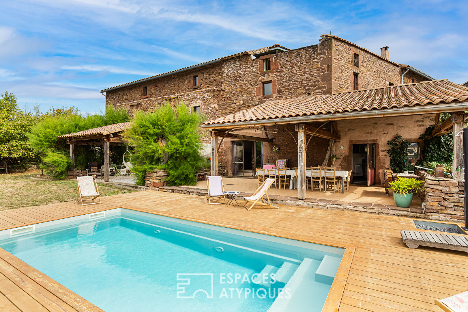 Renovated estate with views of the Aveyron countryside