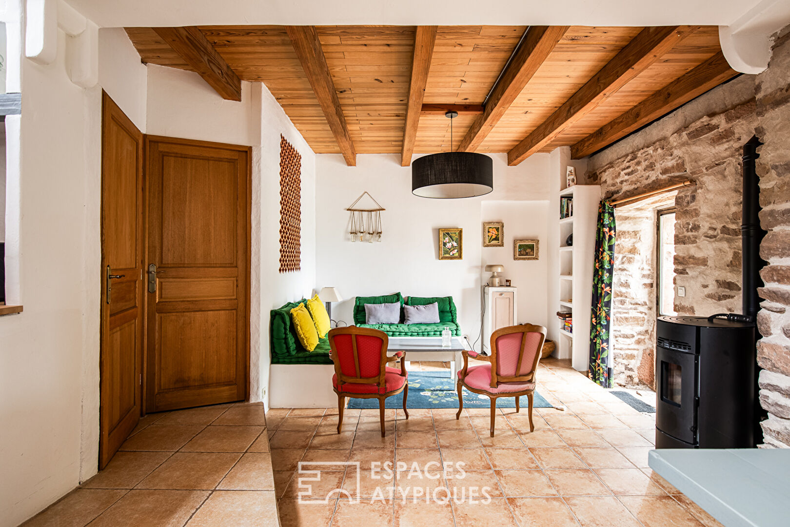 Renovated estate with views of the Aveyron countryside