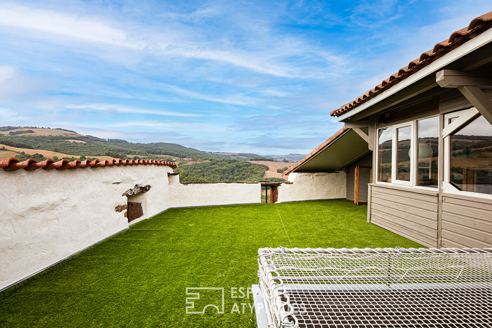 Renovated estate with views of the Aveyron countryside