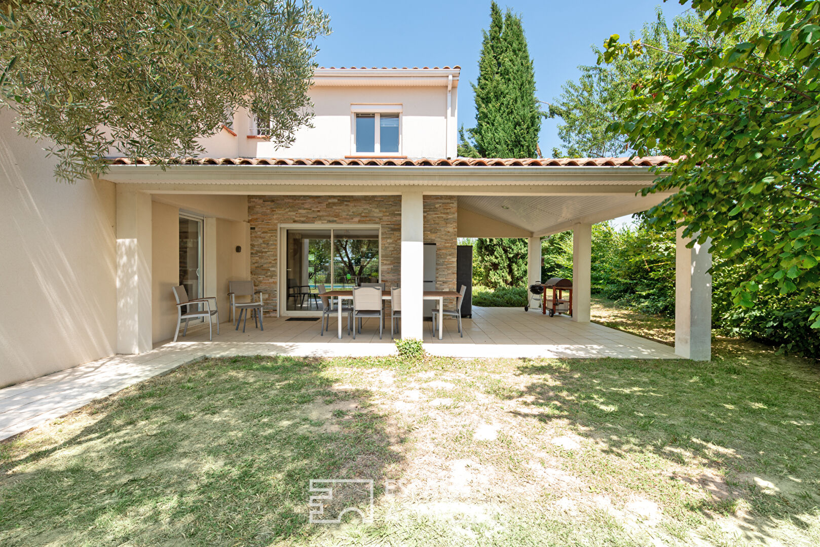 Villa with swimming pool near Albi