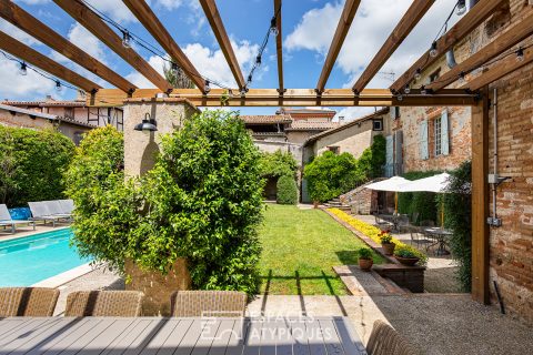 Demeure de caractère avec piscine en coeur de village