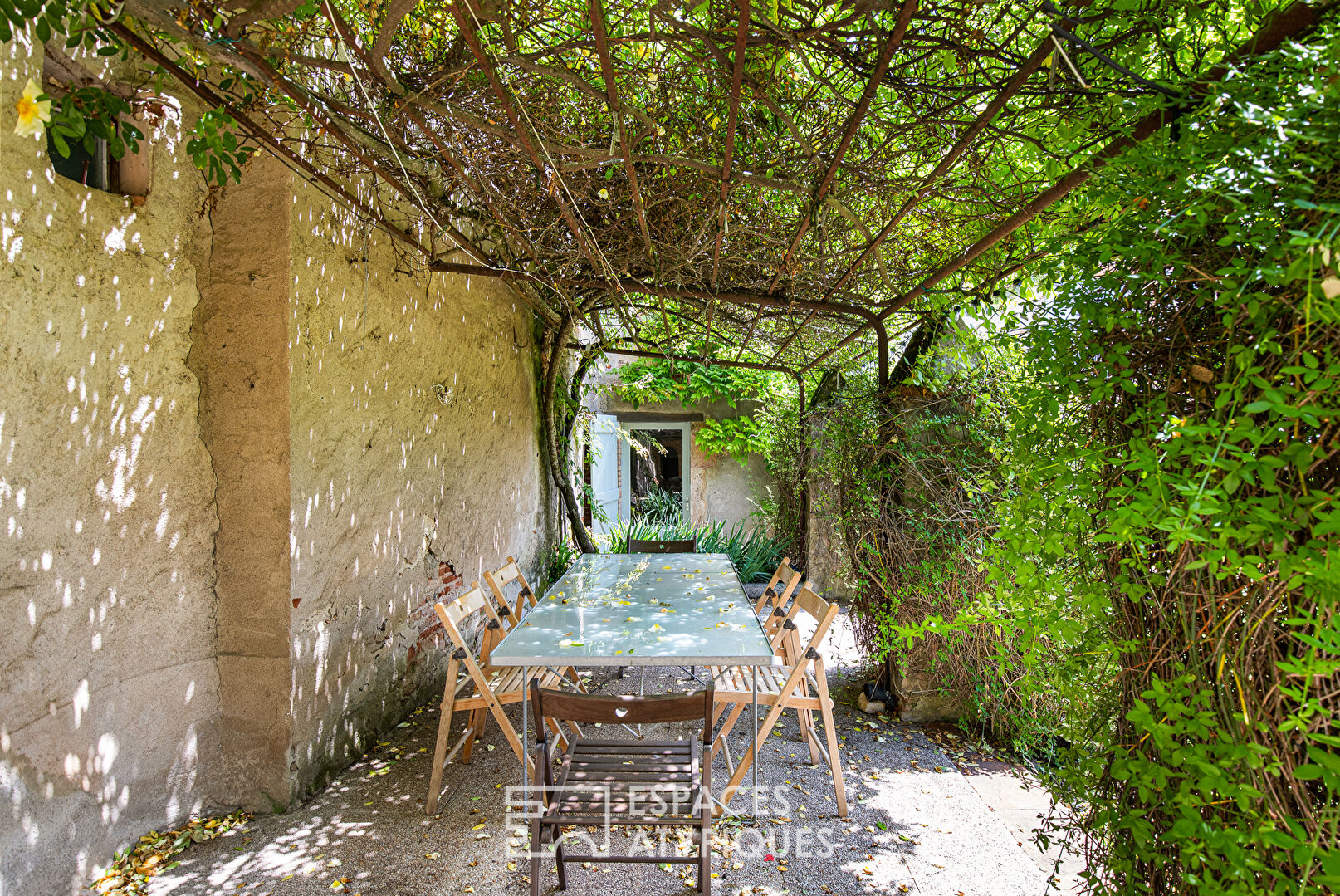 Demeure de caractère avec piscine en coeur de village