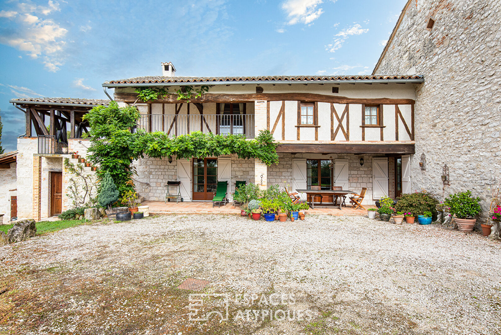 Old renovated wine estate in the heart of the Golden Triangle