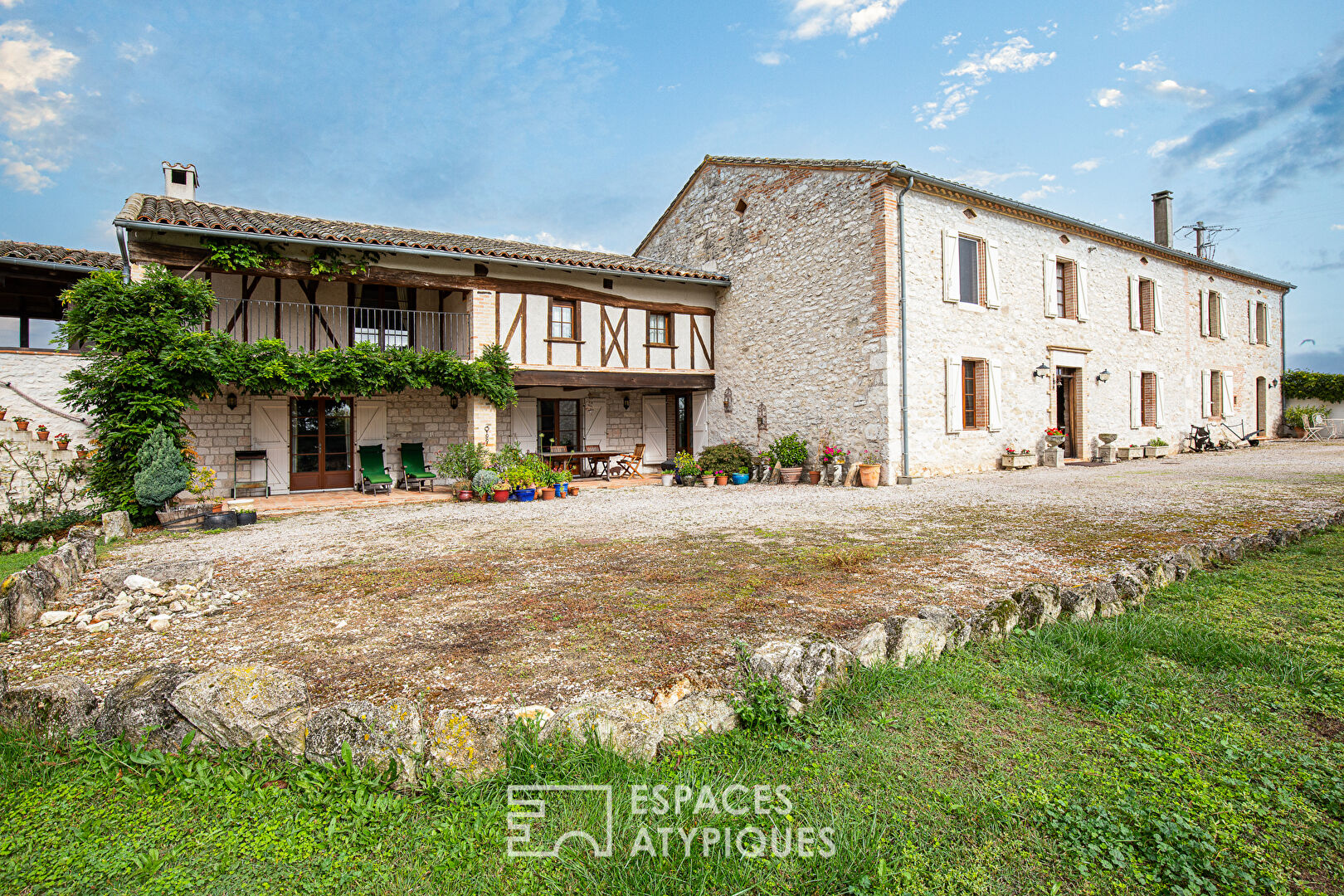 Old renovated wine estate in the heart of the Golden Triangle