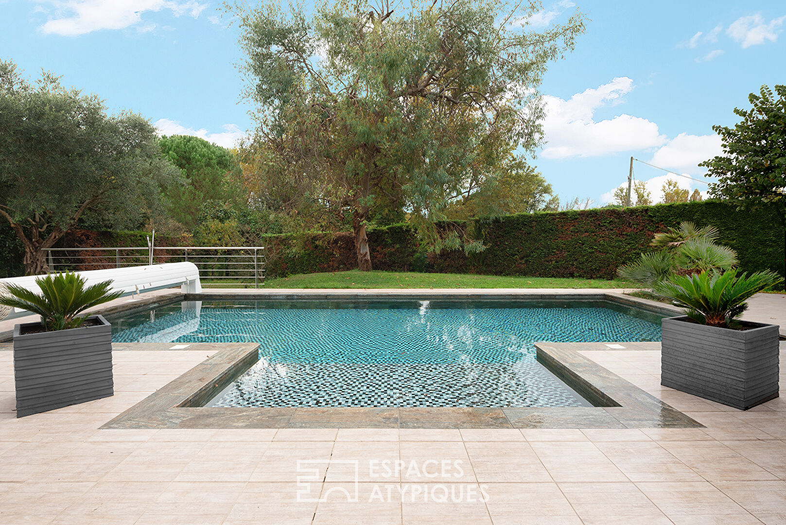 Superbe maison moderne avec jardin et piscine