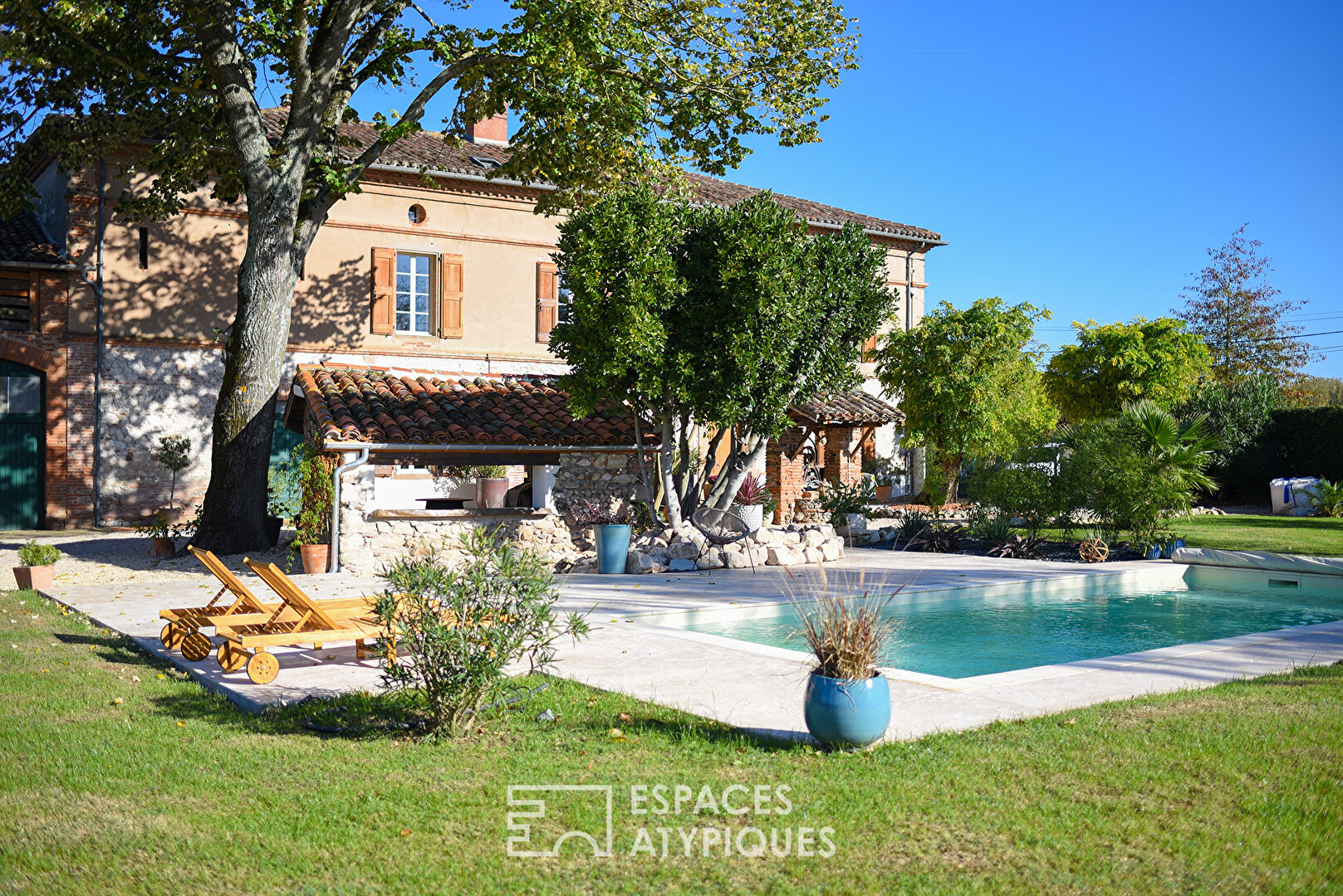 Bâtisse de caractère avec piscine aux portes d’Albi