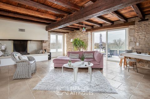 Corps de ferme rénové, avec piscine et vue dégagée