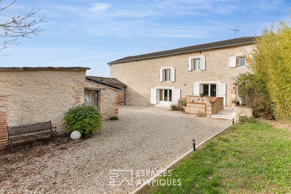 Corps de ferme rénové, avec piscine et vue panoramique