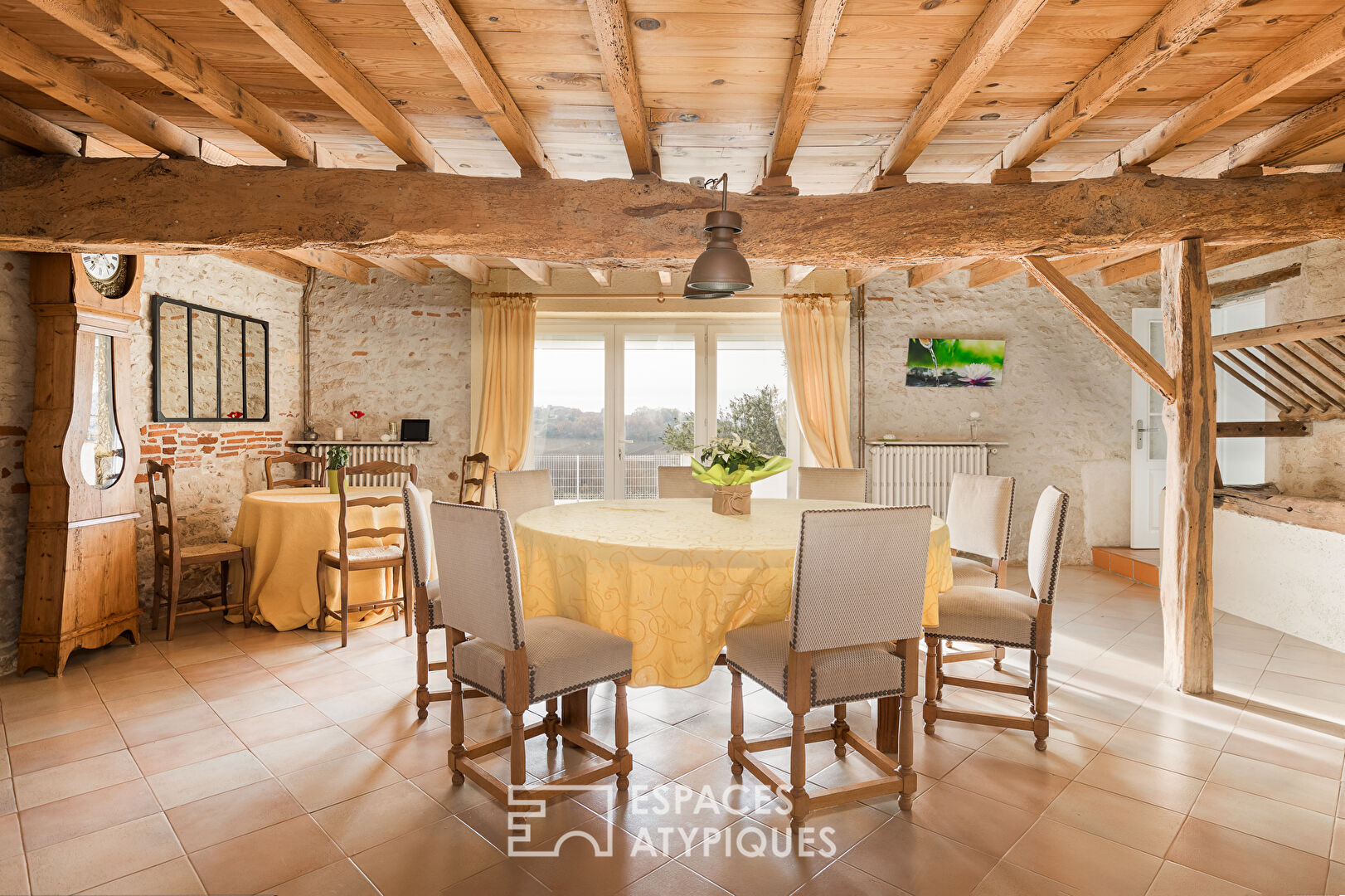 Corps de ferme rénové, avec piscine et vue panoramique