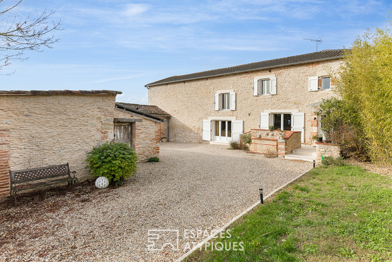 Corps de ferme rénové, avec piscine et vue panoramique