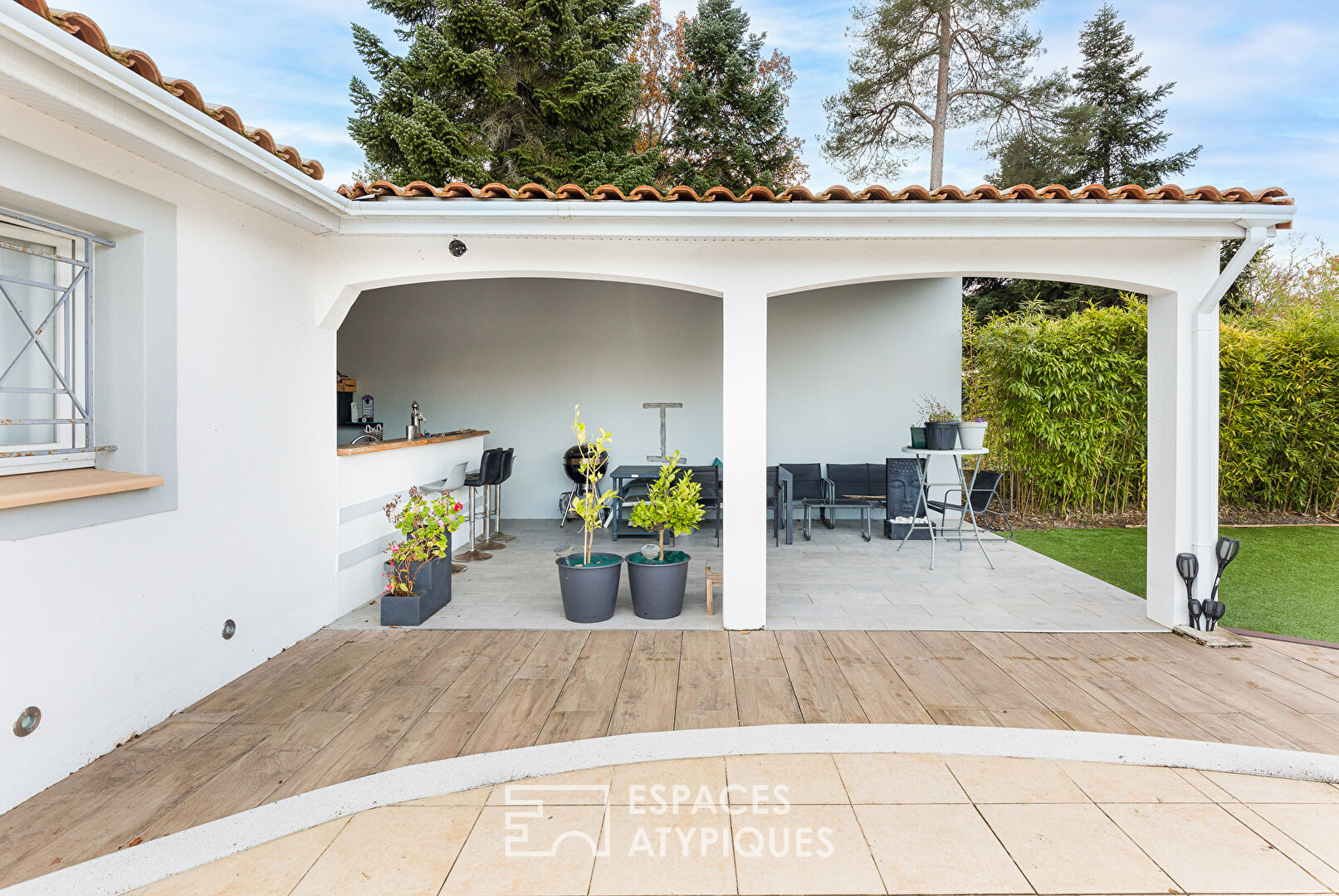 Villa de plain-pied avec piscine et appartement indépendant