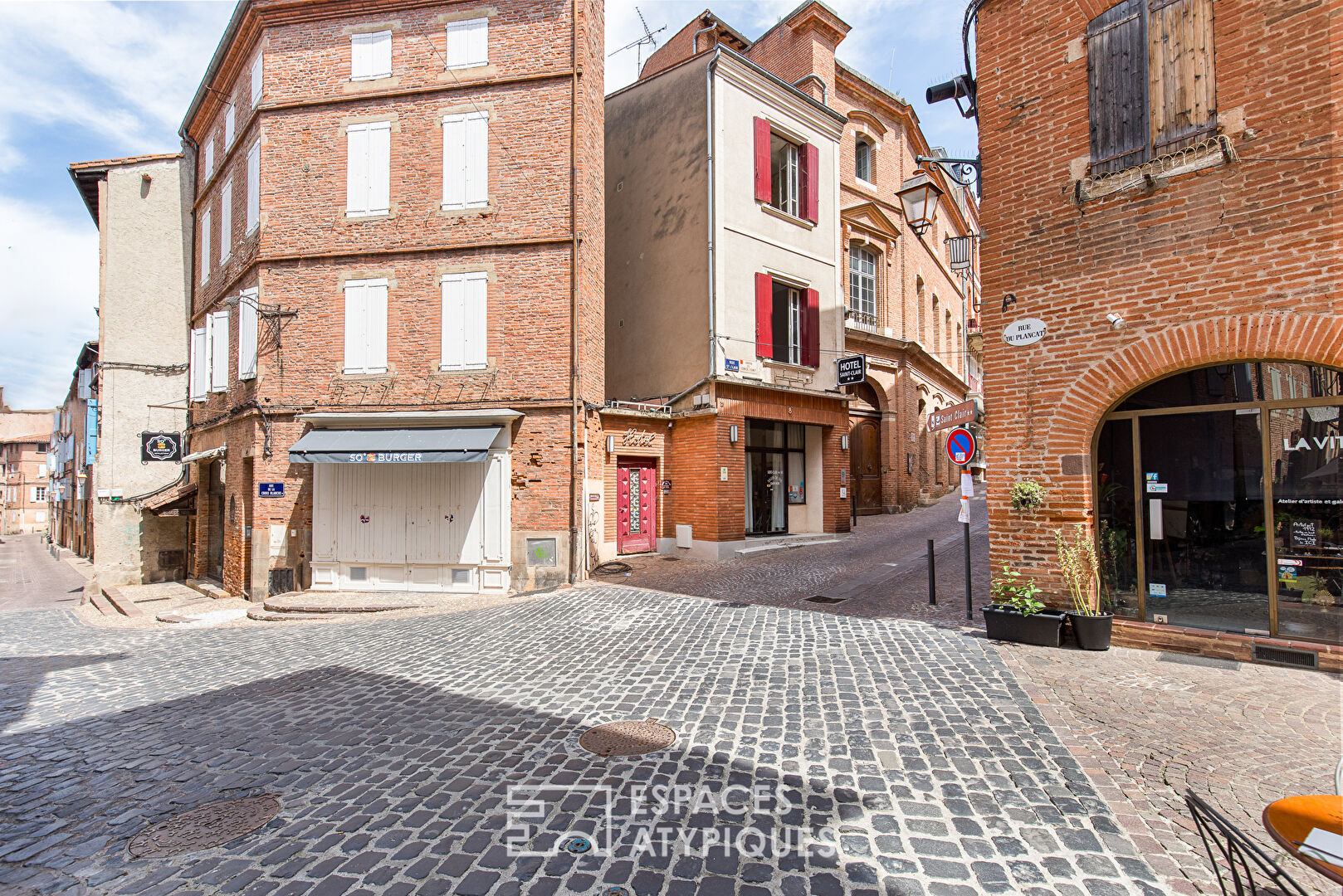 Ancien hôtel à rénover dans le centre historique