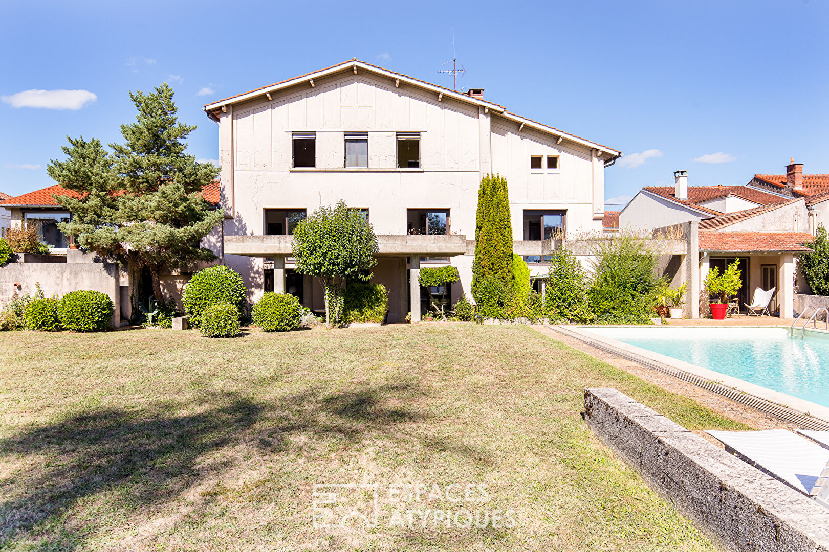 Wealthy Basque-style house in the city center of ALBI