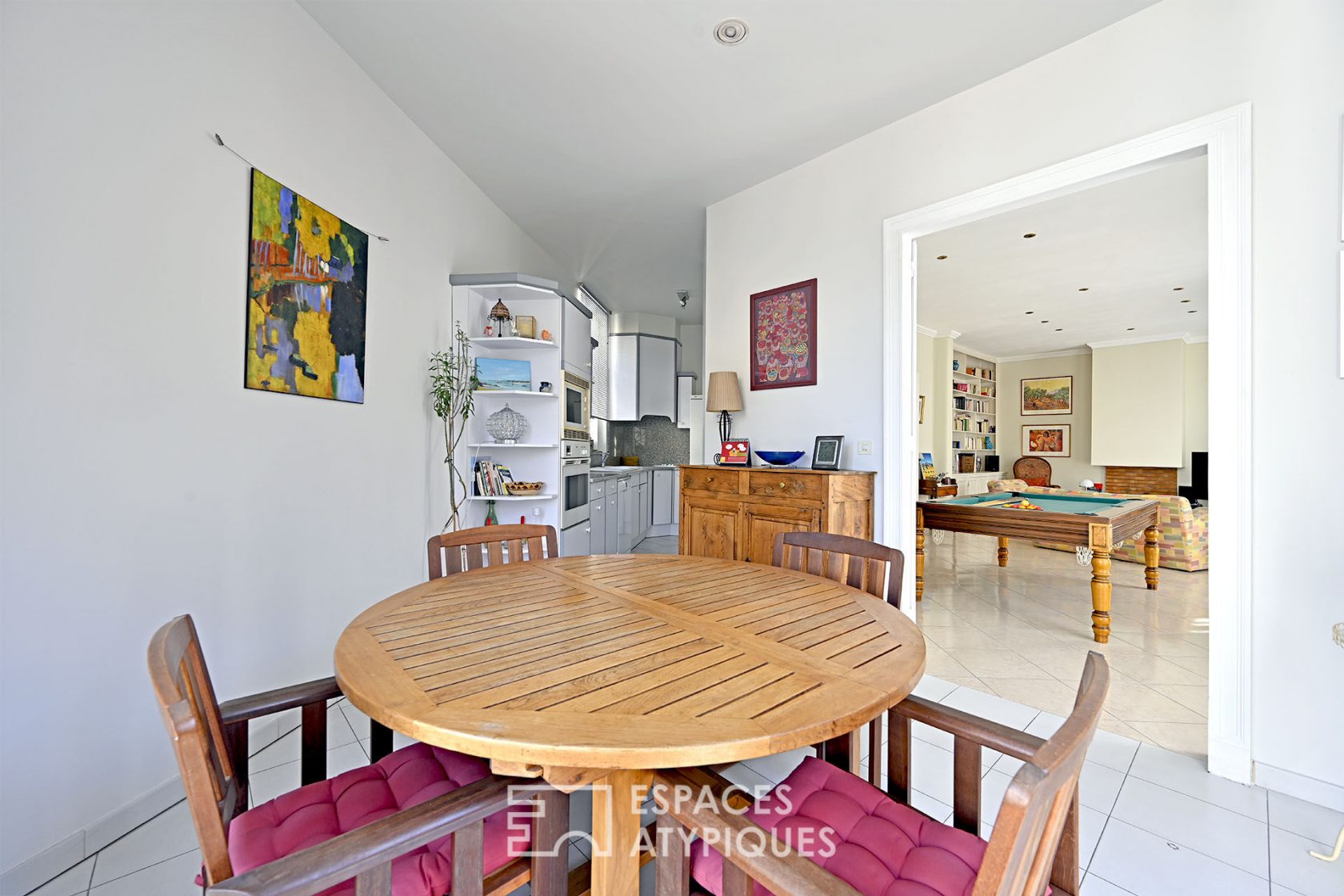Bright townhouse Nîmes with large garage