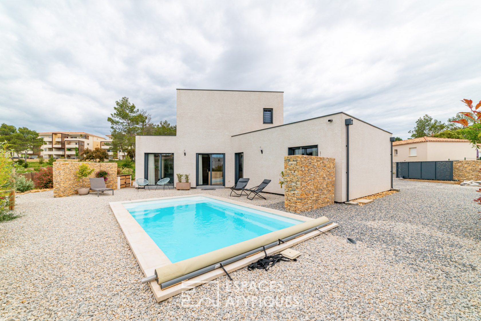 Villa with swimming pool in residential area of Nîmes Ouest