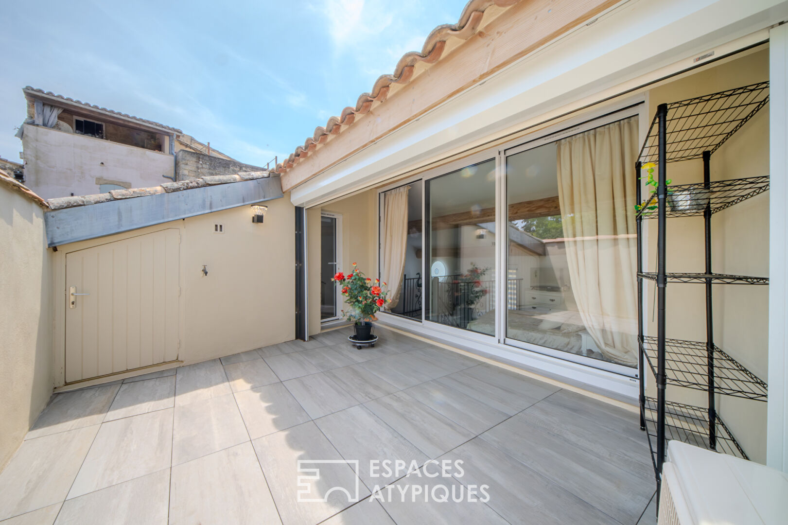 A bright cocoon with a roof terrace and garage near Uzès