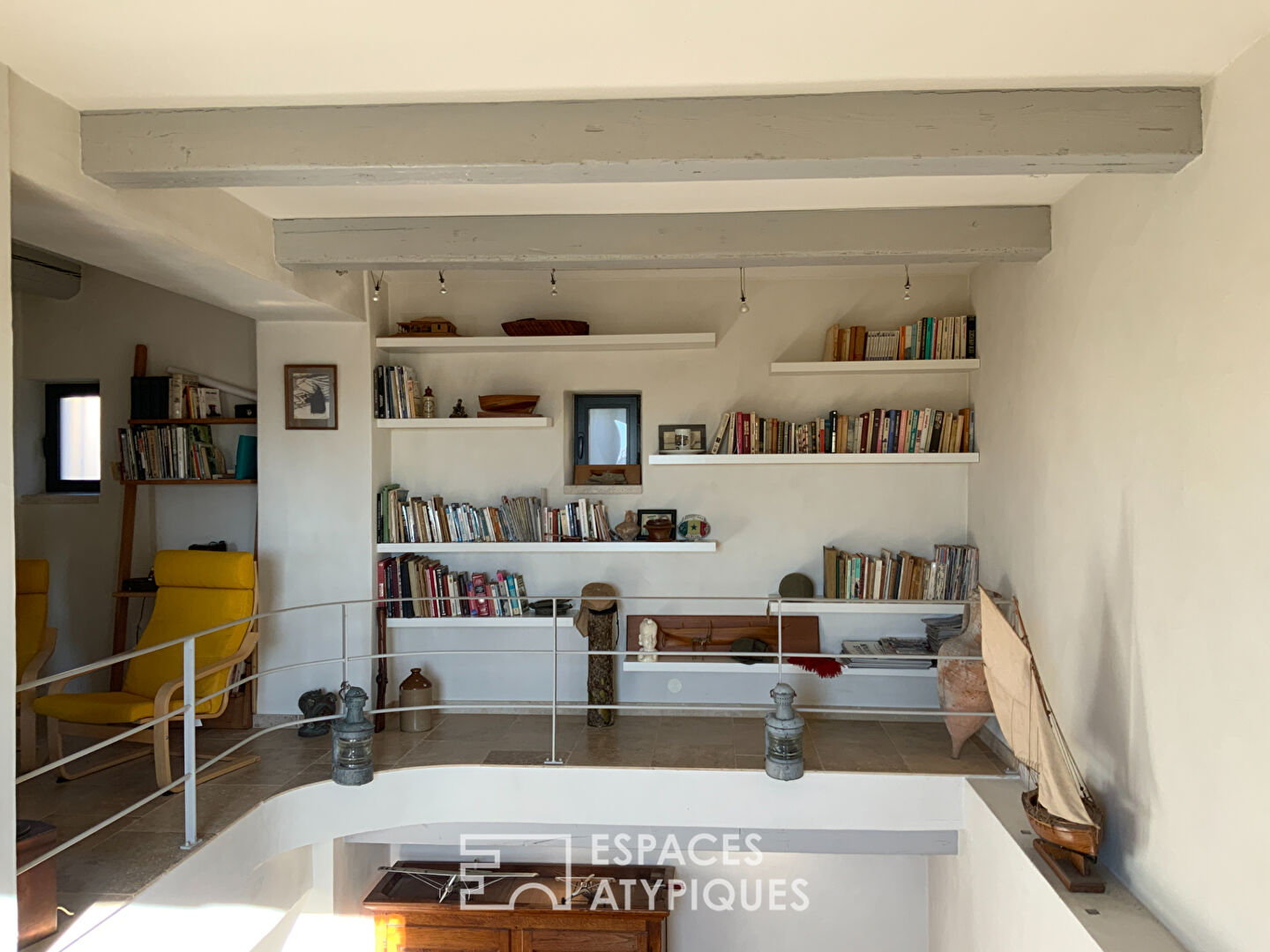 Bright village house with swimming pool near Uzès