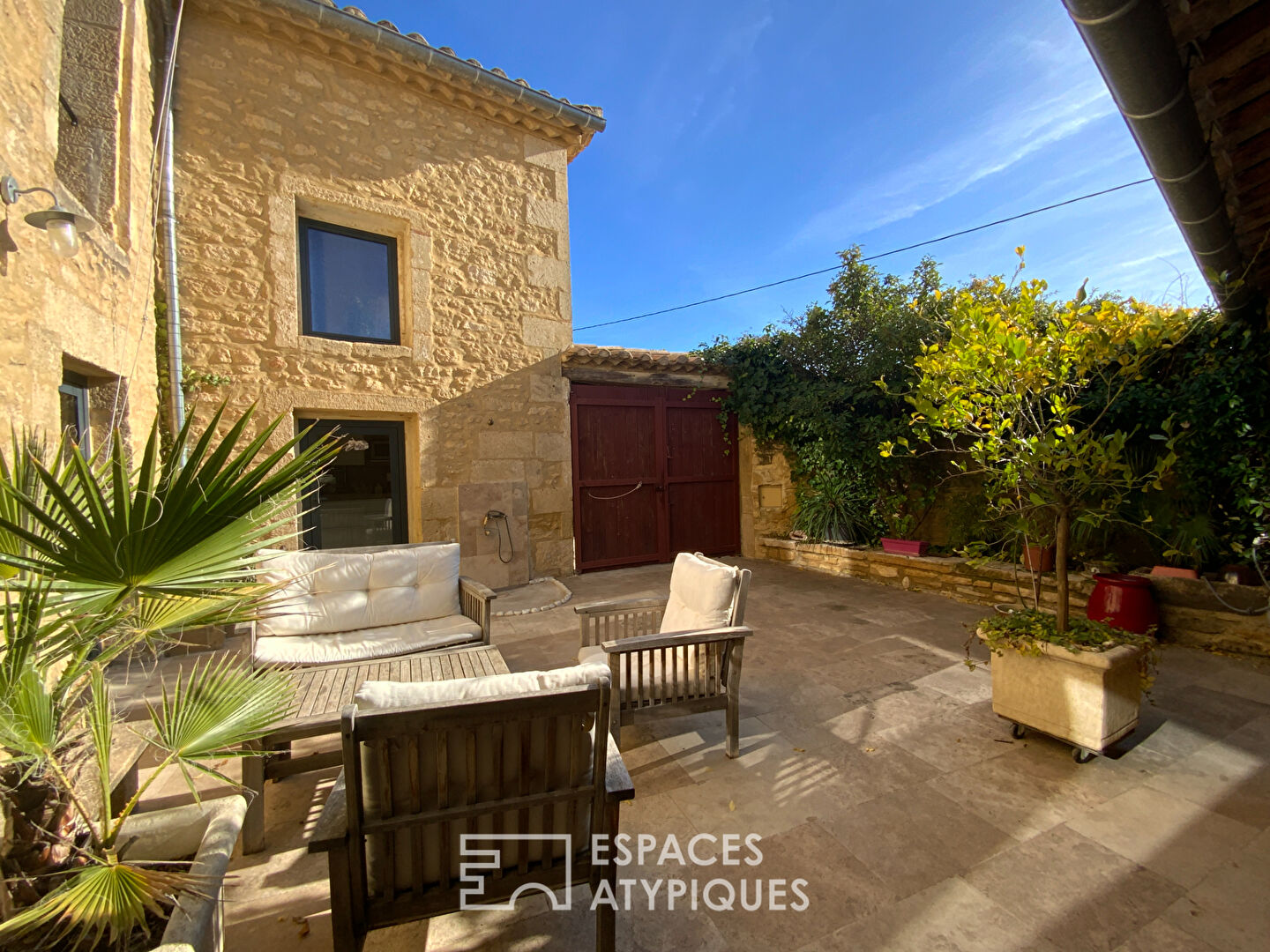 Bright village house with swimming pool near Uzès