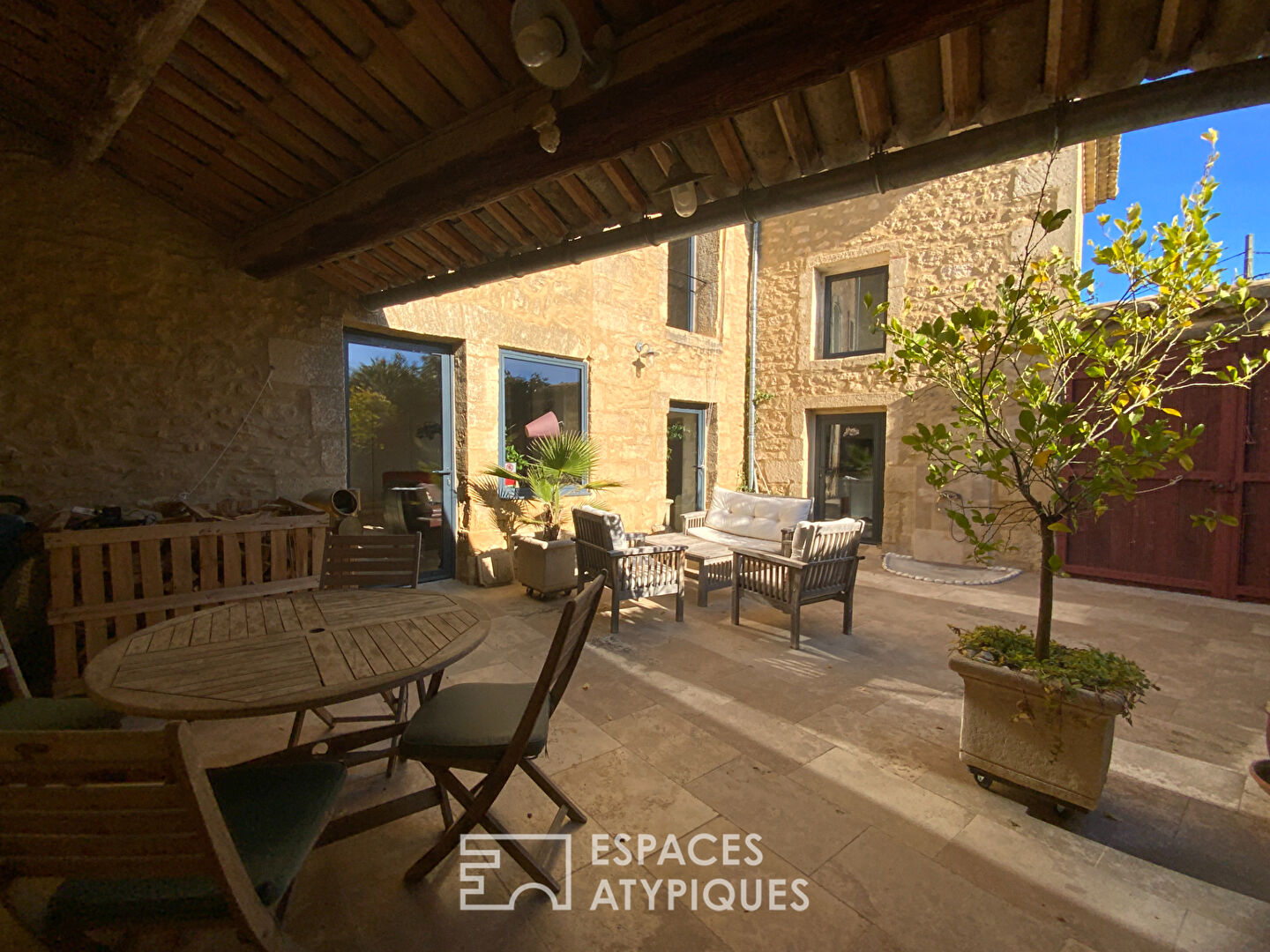 Bright village house with swimming pool near Uzès