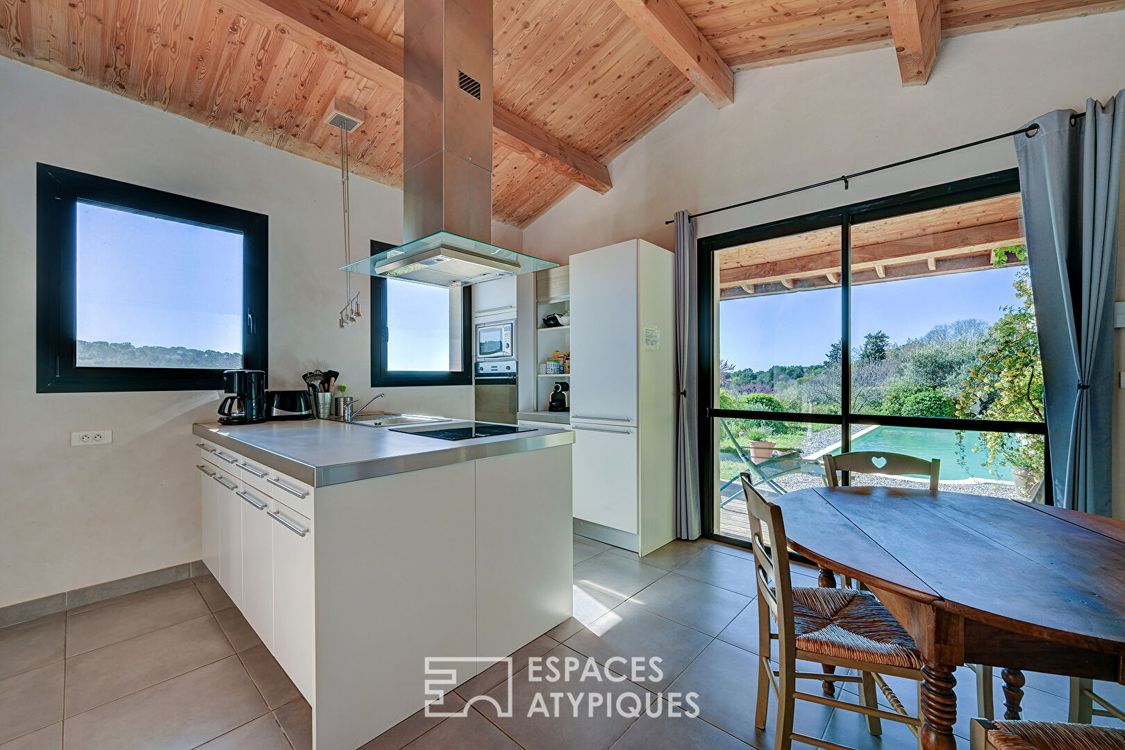 Uzès: a house with a breathtaking view of nature